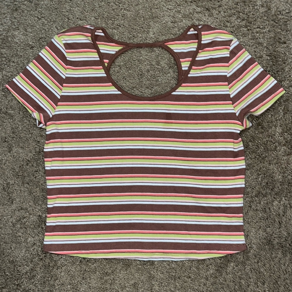 SO short sleeve open back striped crop top